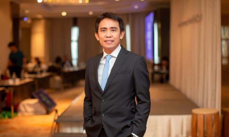 นายวรวุฒิ กาญจนกูล นายกสมาคมธุรกิจรับสร้างบ้าน (Home Builder Association : HBA)