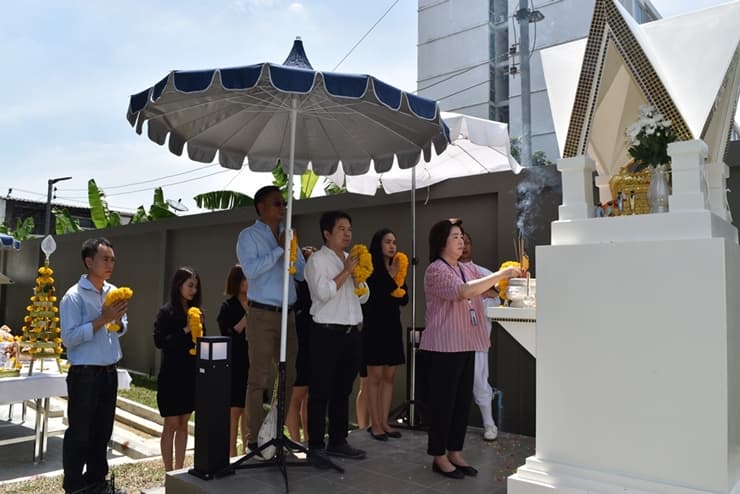 ผู้บริหาร The Cube Loft Ladprao จัดพิธีมงคลอัญเชิญท้าวมหาพรหมประดิษฐานภายในโครงการ