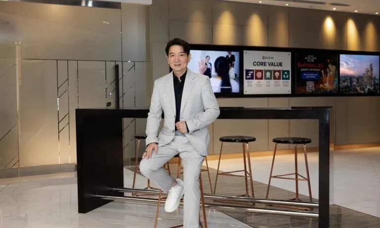 นายพีระพงศ์ จรูญเอก ประธานเจ้าหน้าที่บริหาร บริษัท ออริจิ้น พร็อพเพอร์ตี้ จำกัด (มหาชน) หรือ ORI